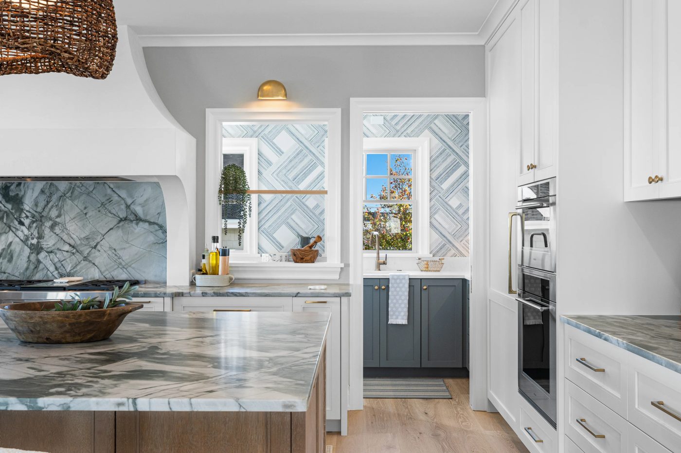 Kitchens & interiors